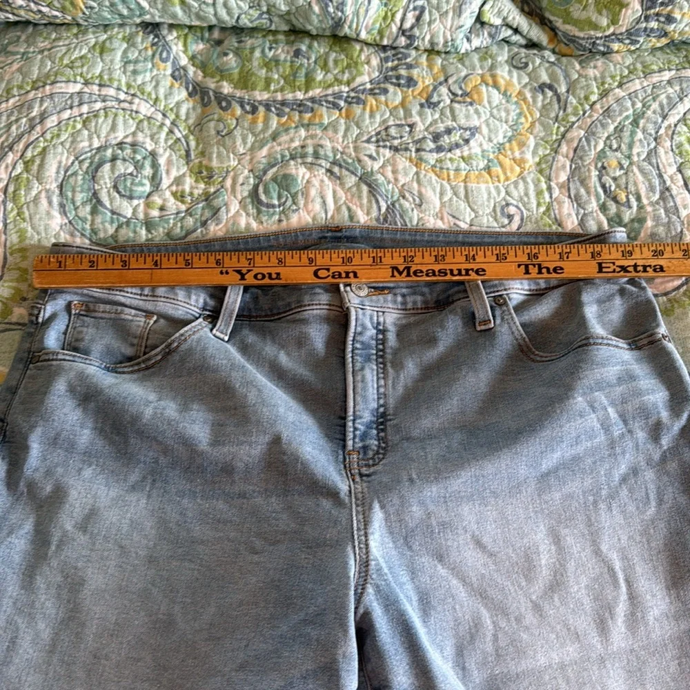 Chicos size 16 or size 3 in Chicos. Denim light wash fringed short - Picture 4 of 5